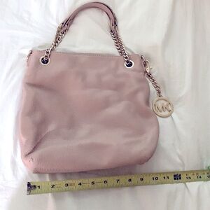 Stylish Michael Kors shoulder bag.